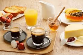 Muito além do pão na chapa: conheça o café da manhã de cada região